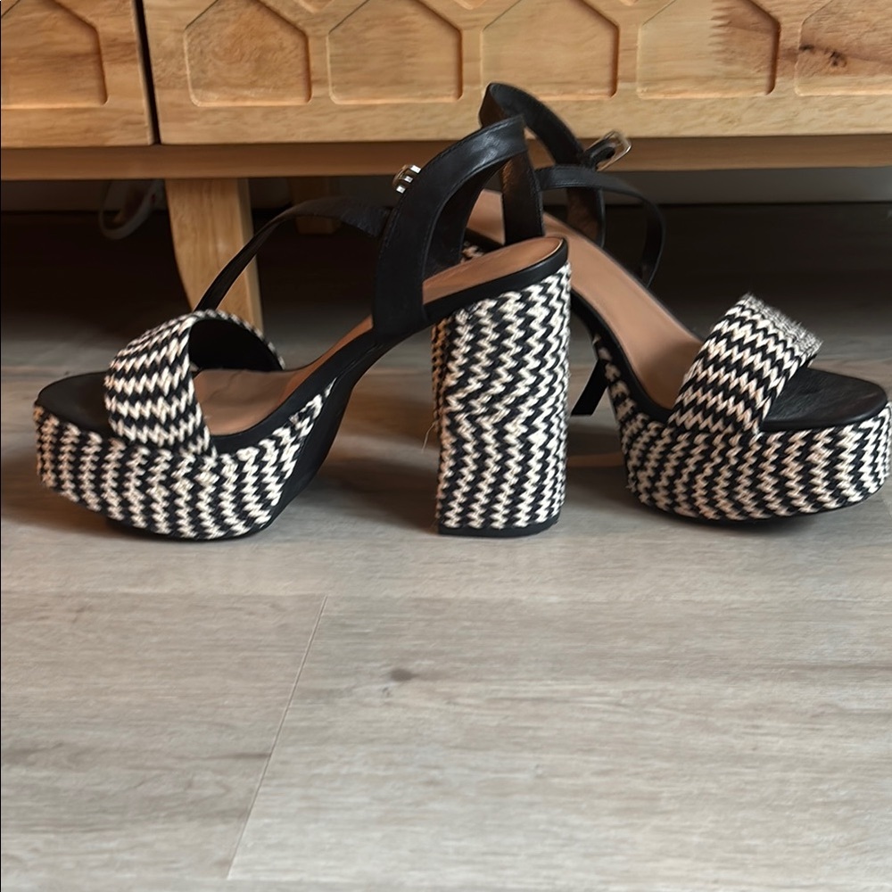 Universal Thread Black and White Platform Heels
